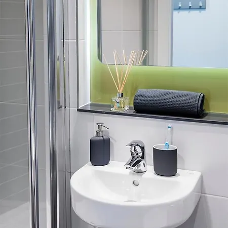 شقة Zeni Point Campus, 6 Bed In The Vibrant Docklands *
