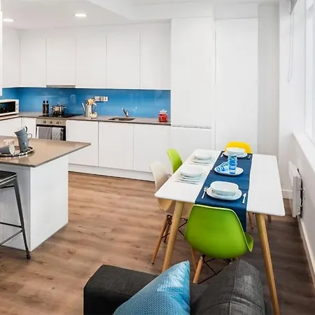 Zeni Point Campus, 6 Bed In The Vibrant Docklands *