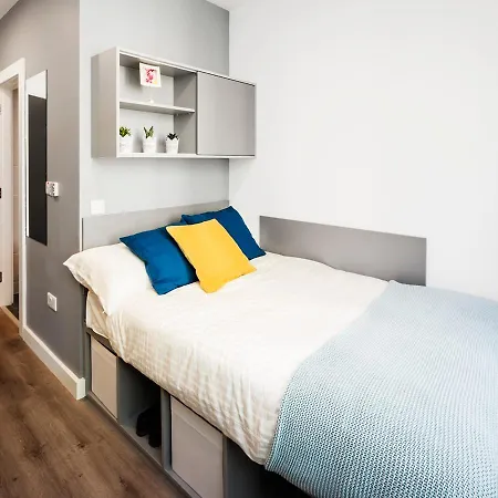 Zeni Point Campus, 6 Bed In The Vibrant Docklands