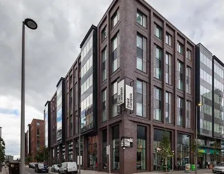 Zeni Point Campus, 6 Bed In The Vibrant Docklands