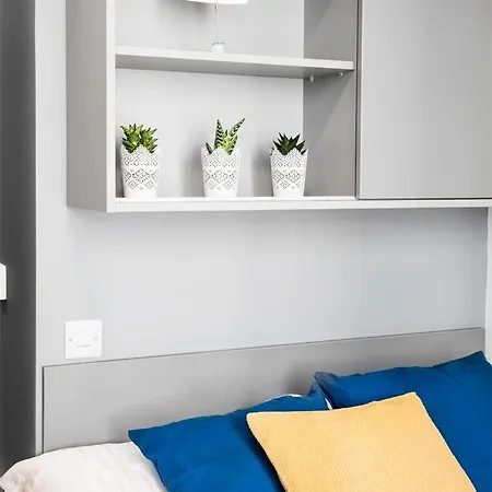 Zeni Point Campus, 6 Bed In The Vibrant Docklands Daire *